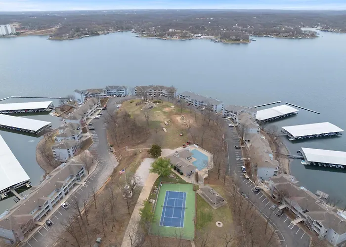 3 Bed 3 Bath - Lakefront - Boat Dock - Seasonal Pool - Regatta Bay Condo