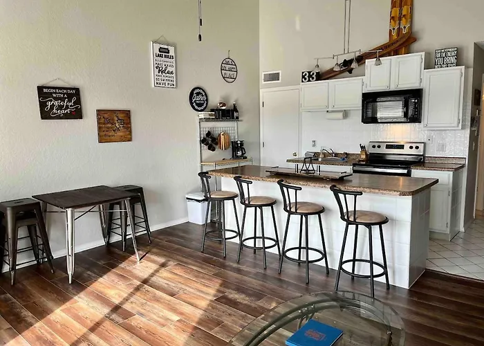Relaxing Lakefront Condo For Your Getaway